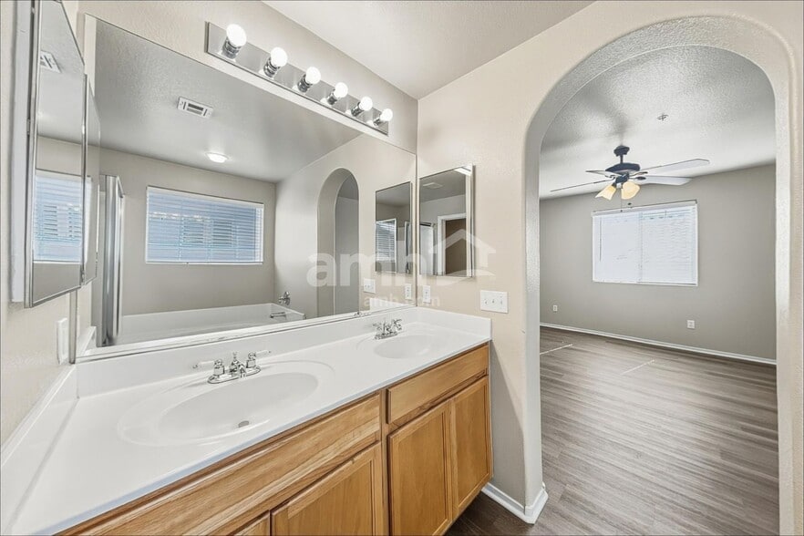 Building Photo - 10625 Mountain Stream Ct