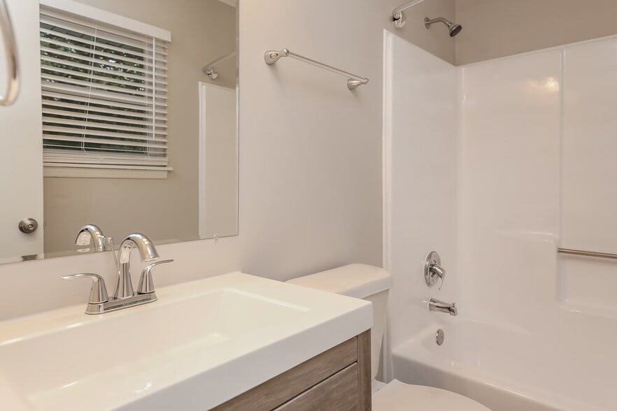 Building Photo - 81 Floyd St