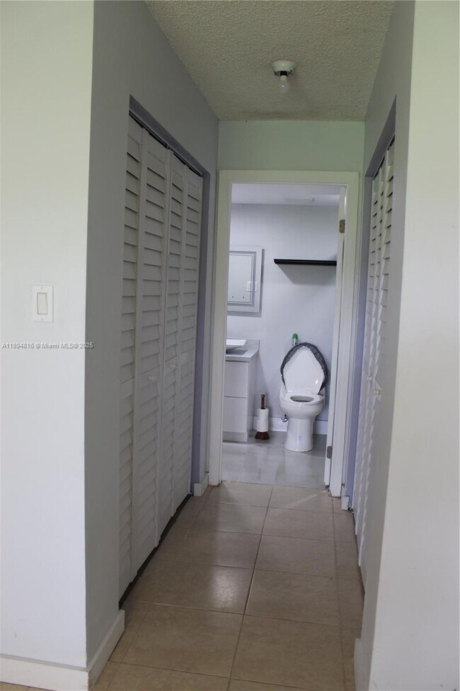 Building Photo - 10420 SW 158th Ct