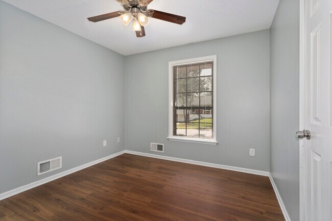 Building Photo - 3513 NE Stanton St