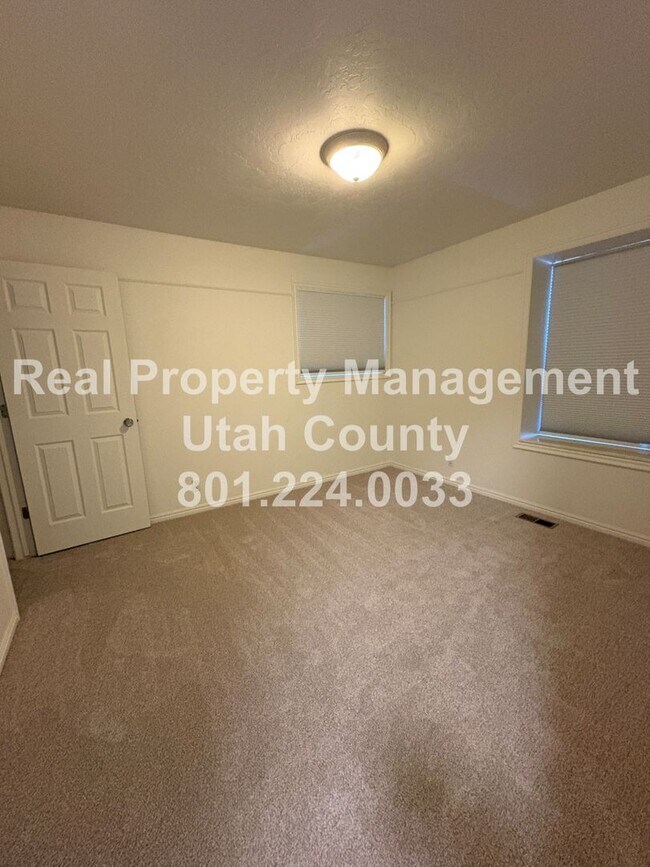 Building Photo - Large and Spacious 4 Bedroom Home!