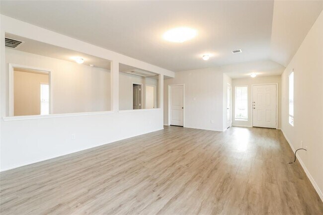 Building Photo - 2720 Atlas Dr