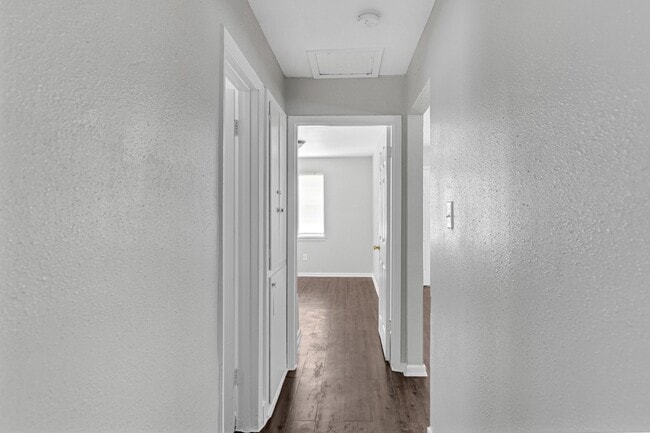 Building Photo - 2507 Delano St