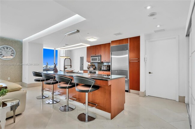 Kitchen - 901 Brickell Key Blvd