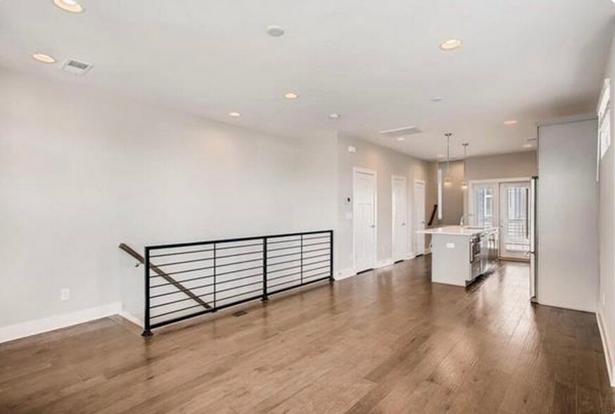 Living Space - 418 Southend Crossing Ln