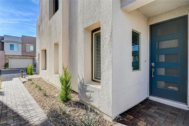 Building Photo - 600 Carriage Hill Dr