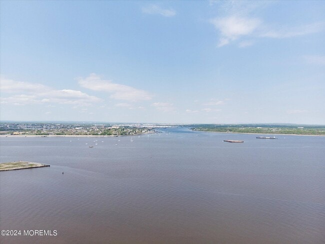 Building Photo - 5 Hilltop Ave