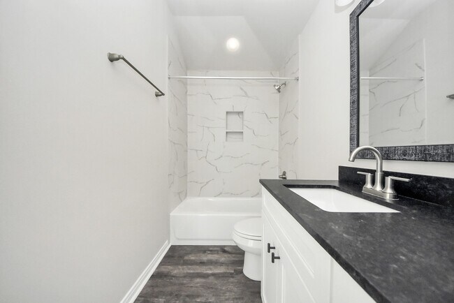 Building Photo - 688 Swallow Dr