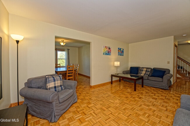 Building Photo - 5 Shamrock Cir