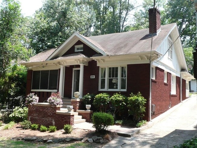 Building Photo - 1015 McLynn Ave NE