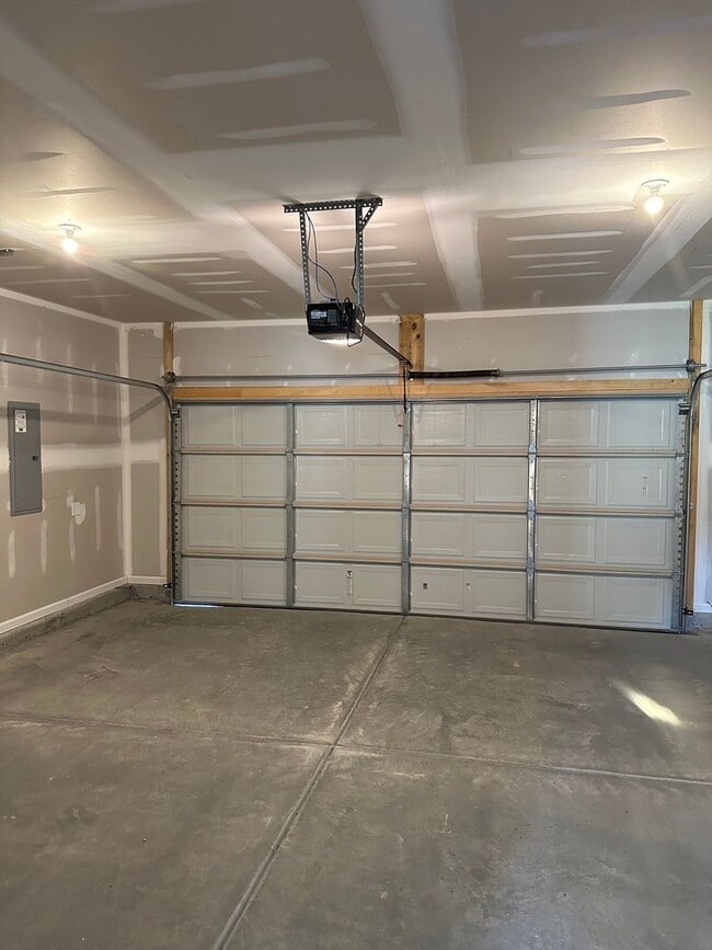 Building Photo - Three Bedroom | Two and a Half Bathroom Home in Cullman