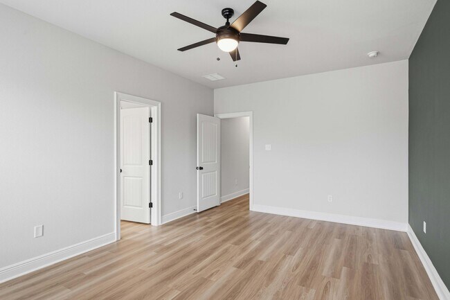 Building Photo - 4630 Jayhawk Dr