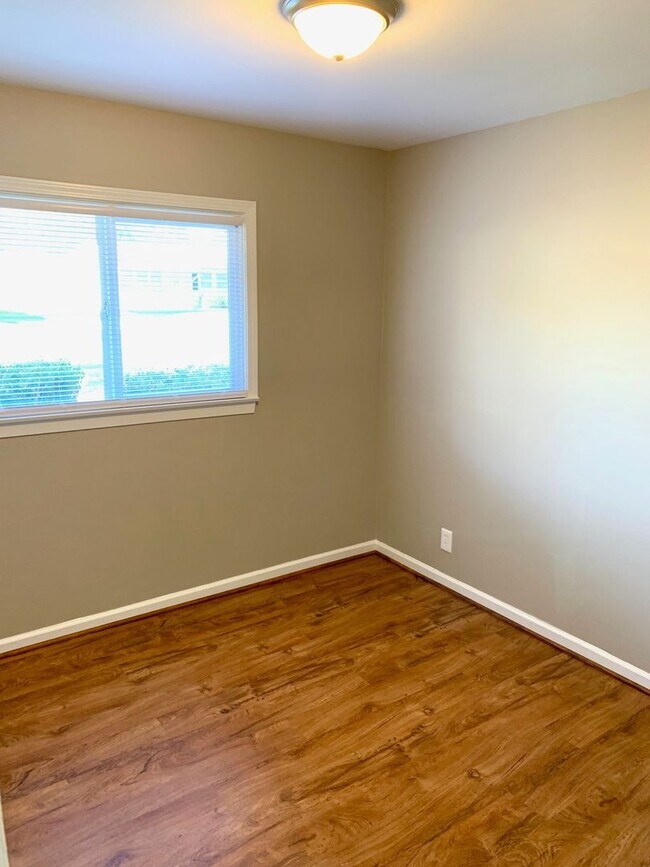 Building Photo - Charming Brick Ranch in the Heart of Hillview