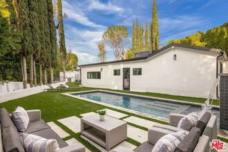 Building Photo - 16733 Oak View Dr