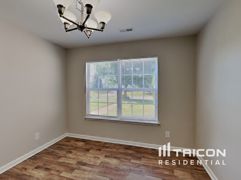 Building Photo - 7311 Village Acre Dr