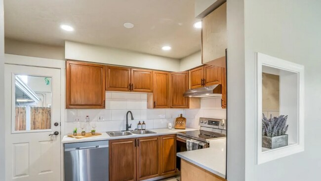 Building Photo - Charming Craftsman-Style Home in Boise 837...