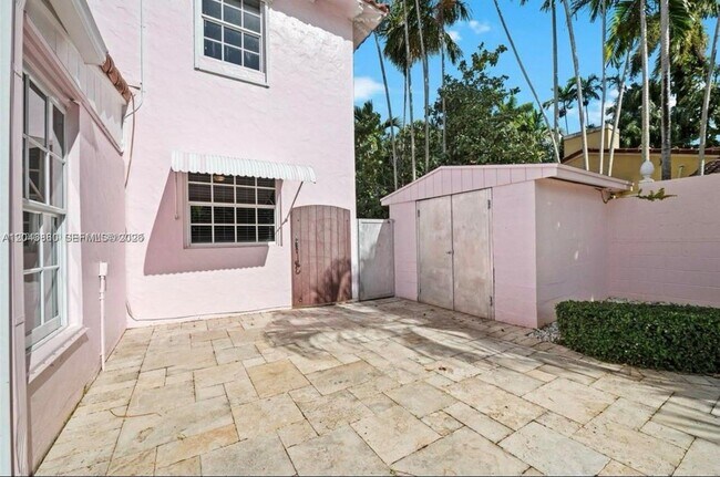 Building Photo - 1056 Harrison St