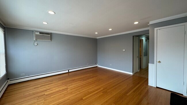 Building Photo - 6118 W Gunnison St