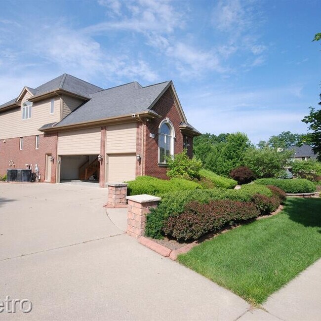 Building Photo - 5121 Parkgate Dr