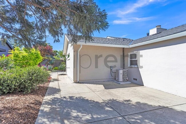 Building Photo - 500 Middlesex Rd