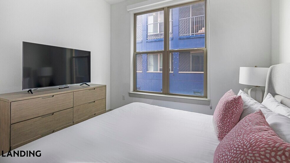 Building Photo - 3030 Summer St