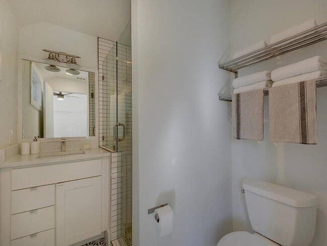 Building Photo - 66 1/2 Navasota St