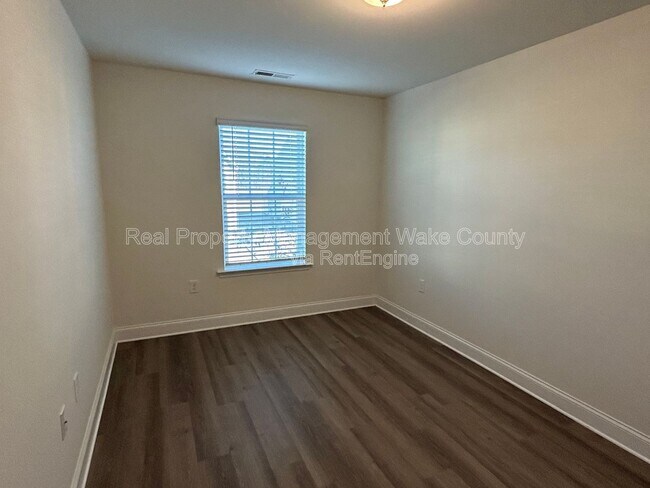 Building Photo - 156 Polaris Ave