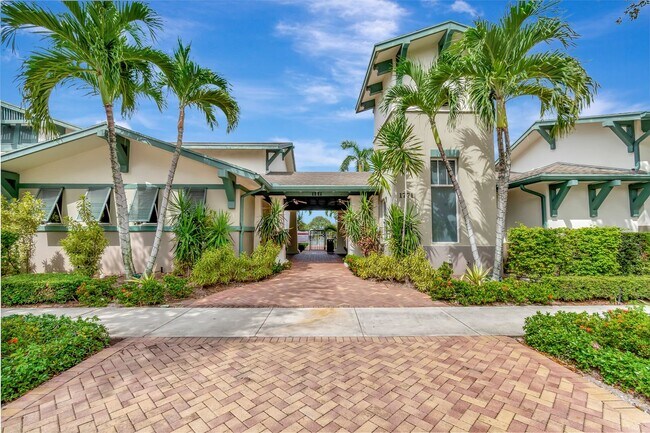 Building Photo - 4 BEDROOMS 3.5 BATHROOMS!! GATED COMMUNITY