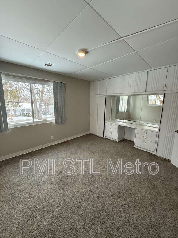 Building Photo - 25 S Dellwood Ave