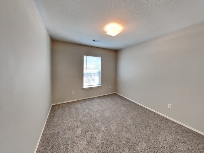 Building Photo - Welcome Home!!