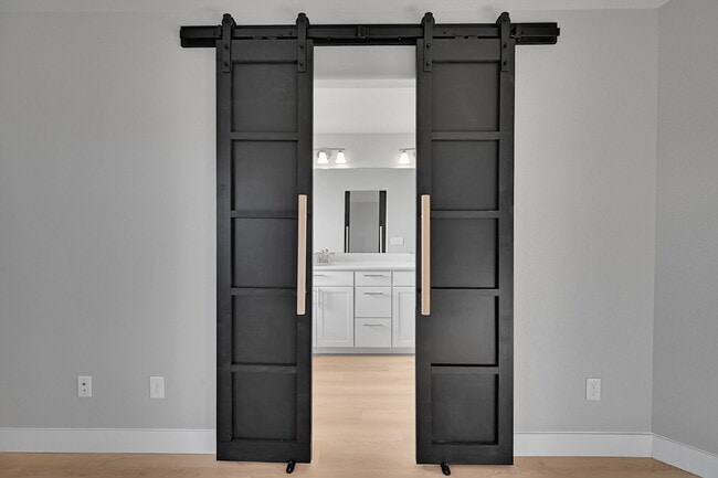 Building Photo - $2,650.00, 5-bed, 3-bed ranch-style home located in Colorado Springs with a large back yard.