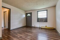 Building Photo - 1733 17th Ave N