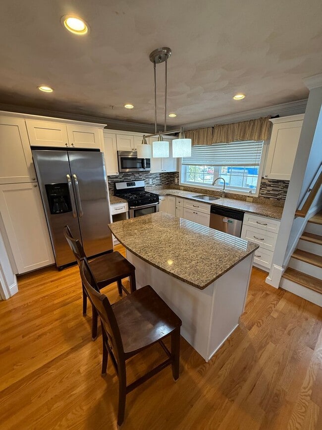 Building Photo - Beautiful Condo in Lynn– $3,225/mo