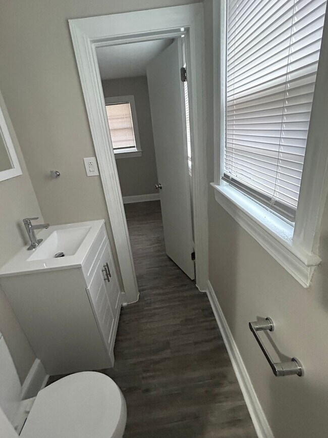 Building Photo - Four Bedroom Two Bath House for Rent $1100.00 per Month