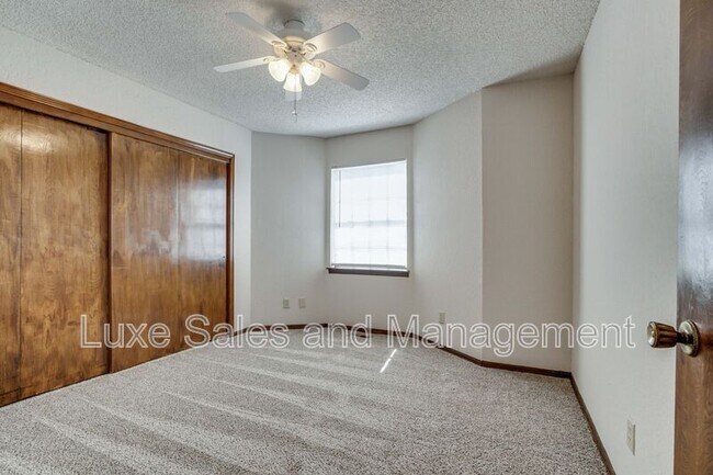 Building Photo - 7713 Doris Dr