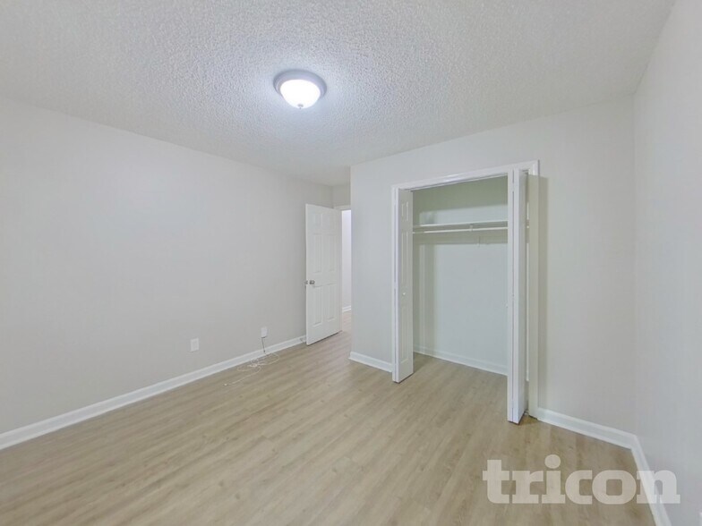 Building Photo - 204 Kemsing Rd