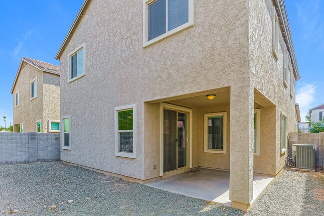 Building Photo - 1946 N 55th Pl