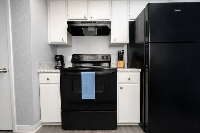 Building Photo - 505 N Rock Rd