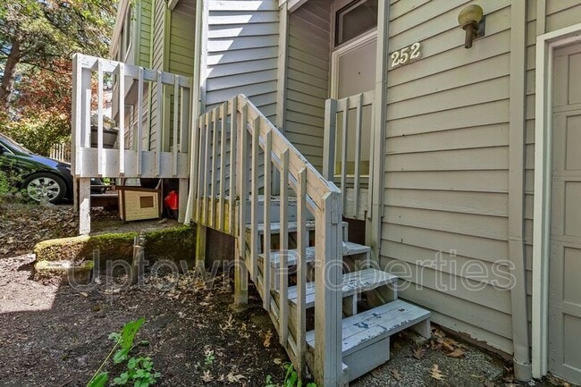 Building Photo - 252 Cervantes Cir