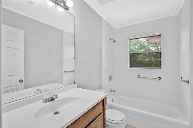 Building Photo - 3105 Scovel Ave