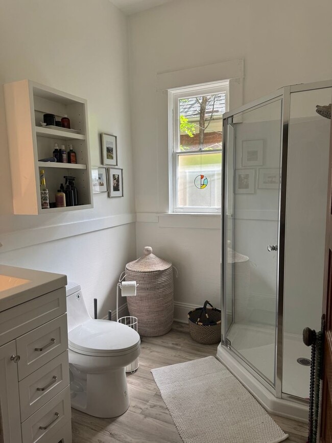 Building Photo - Sunny Whittier Neighborhood 1Bd+ in Victor...