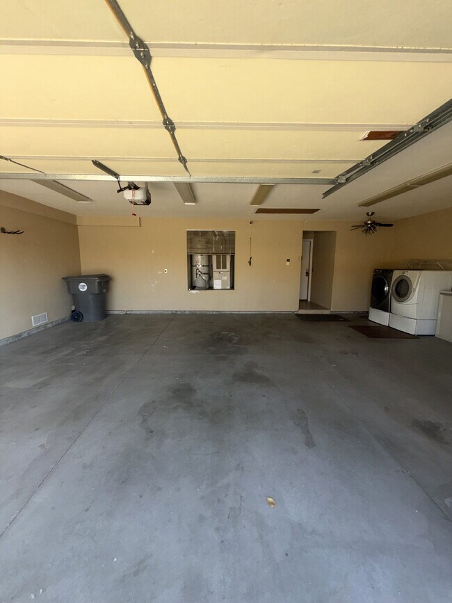Building Photo - 3-Bedroom Home, Large Rear Yard! La Quinta, Long-term (1 Year) Rental
