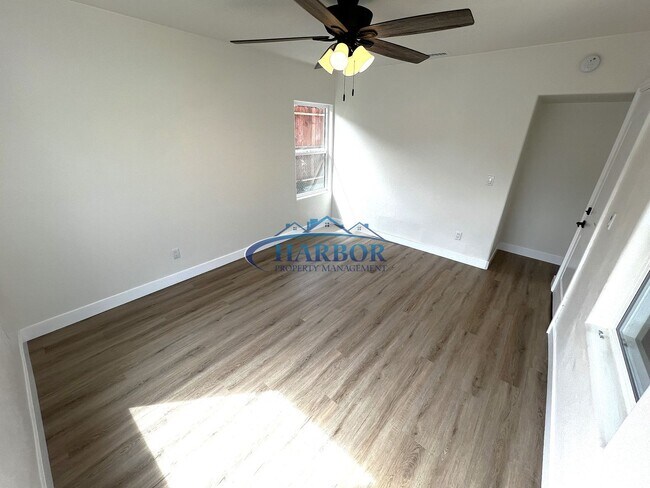 Building Photo - 841-843 W Santa Cruz St