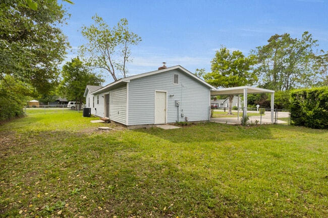 Building Photo - 120 Tar Heel Dr