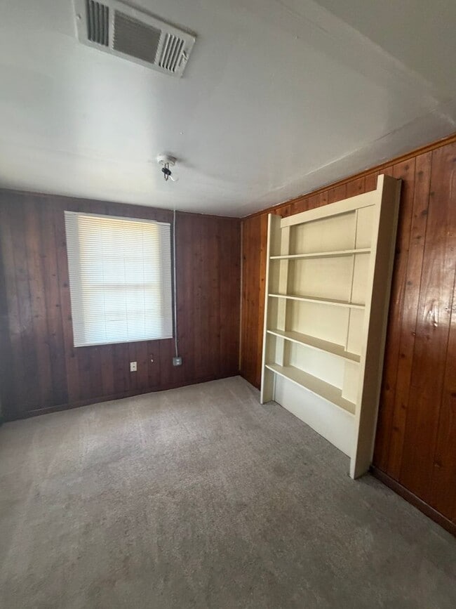 Building Photo - 607 E Gordon St