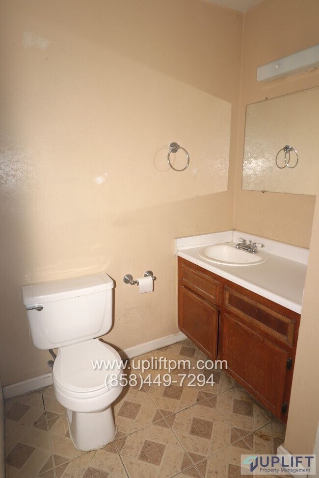Building Photo - 1 Bed, 1 Bath Condo in Gated Community wit...