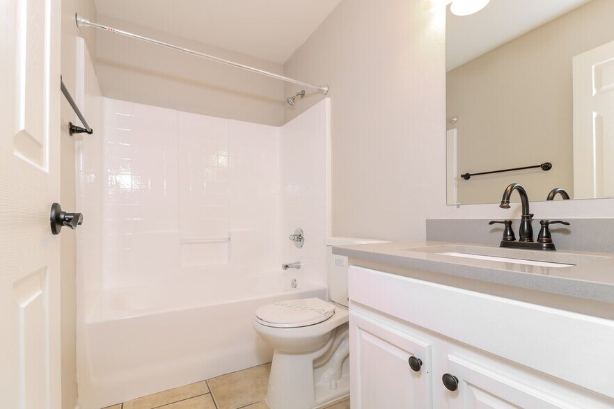 Building Photo - 8216 W Globe Ave