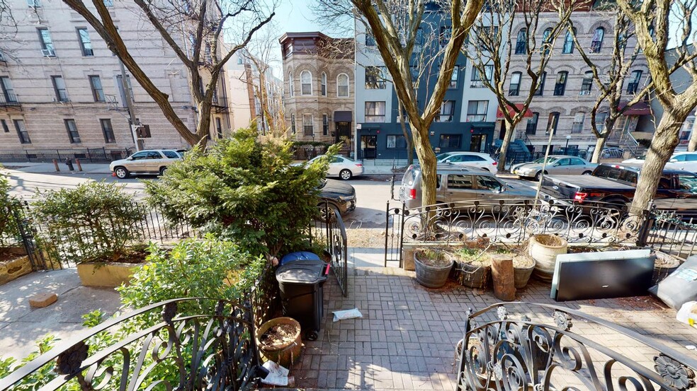Building Photo - Beautifully renovated Bushwick apartment by A & L trains