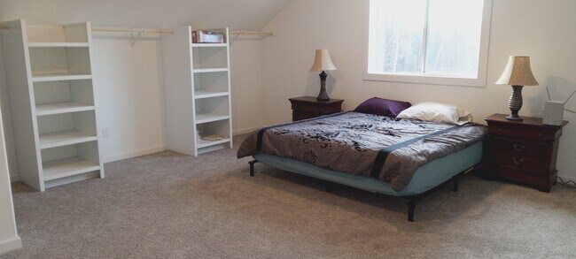 Building Photo - 2400 Richards Ct