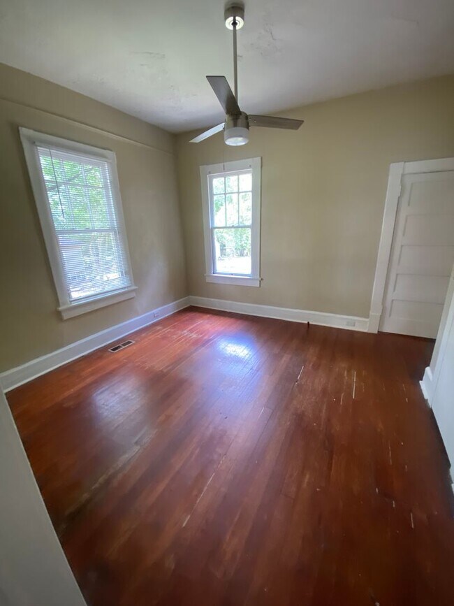 Building Photo - 4007 Holly Ave